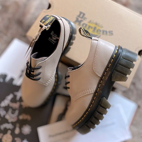 Dr. Martens Audrick 3-Eye Oxford Shoe - Picture 7 of 16